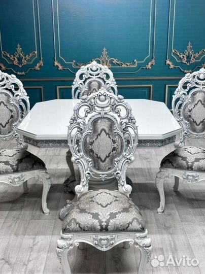 В наличии стол