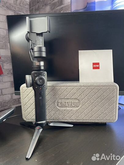 Стабилизатор для съемки Zhiyun Smooth 4