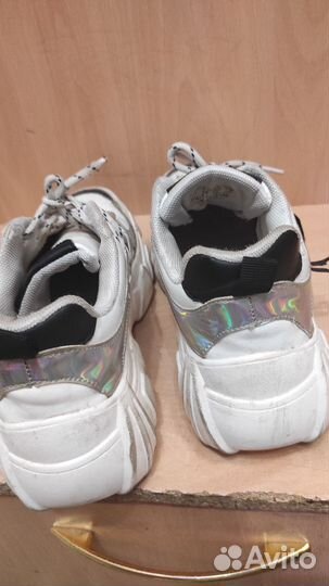 Кроссовки женские