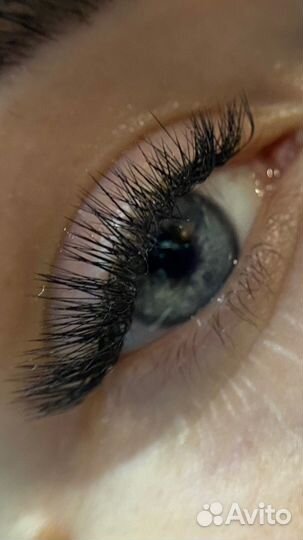 Модель на наращивание ресниц
