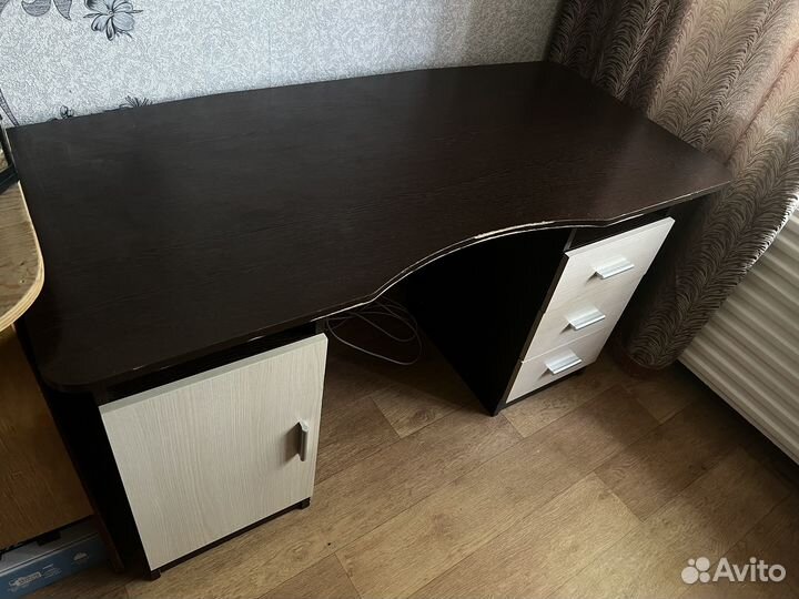 Компьютерный стол. 135см