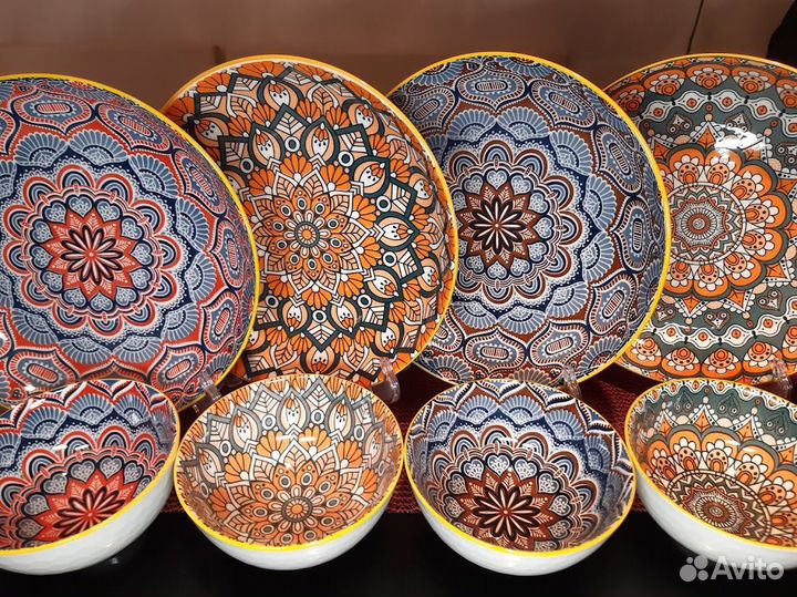 Набор посуды подарочный (тарелки и салатники)