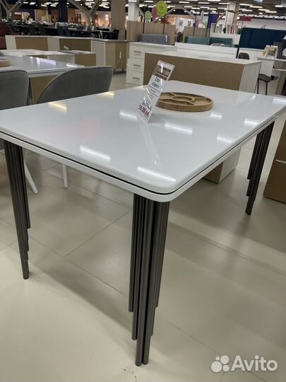 Стол кухонный