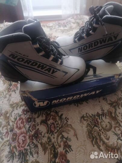 Лыжные ботинки