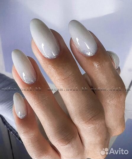 Модель на маникюр