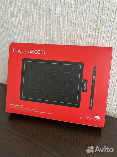 Графический планшет Wacom Bamboo One красный