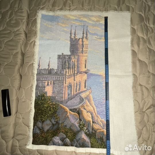 Картина вышеиа крестиком