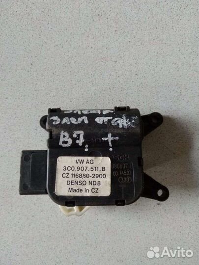 Моторчик привода заслонок отопителя VW Passat B7