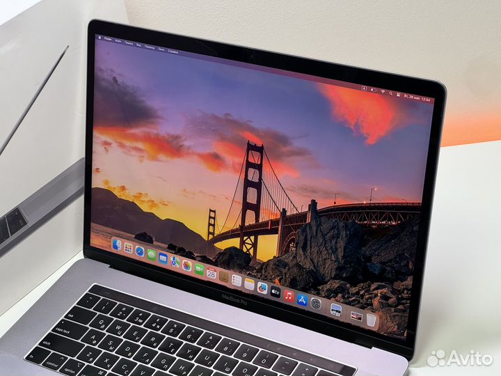 MacBook Pro 15 2018 i7 2.2 / 16gb / Radeon 4gb