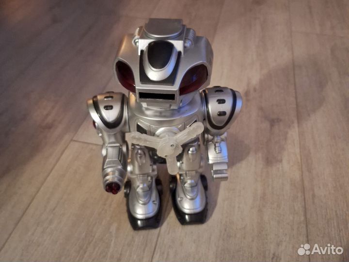Детский робот на батарейках