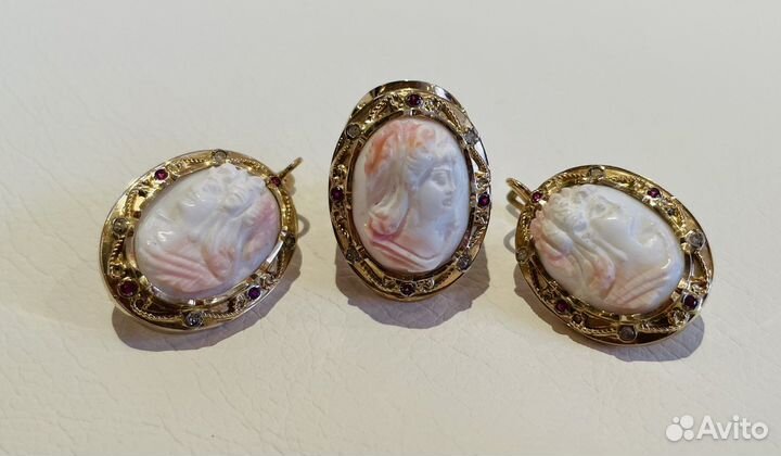 Золотое кольцо и серьги с бриллиантами