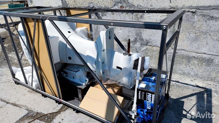 Мотор лодочный Suzuki DF200APX белый