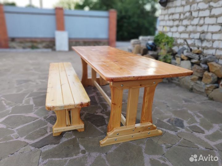 Стол обеденный