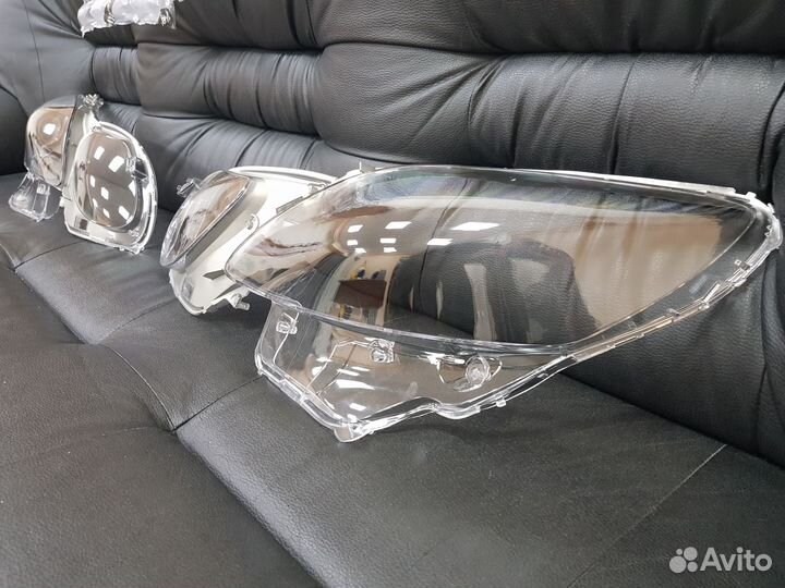 Левое и правое стекло фары Lexus GS 300 2005-2012