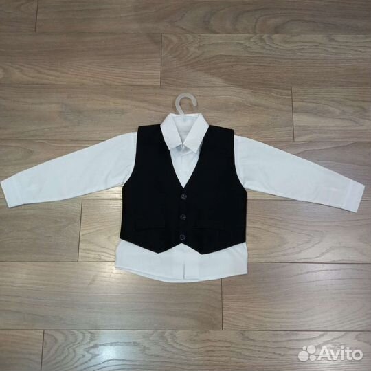 Костюм новый тройка для мальчика р.86