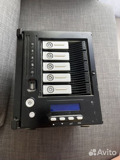 Thecus N5500 Накопитель