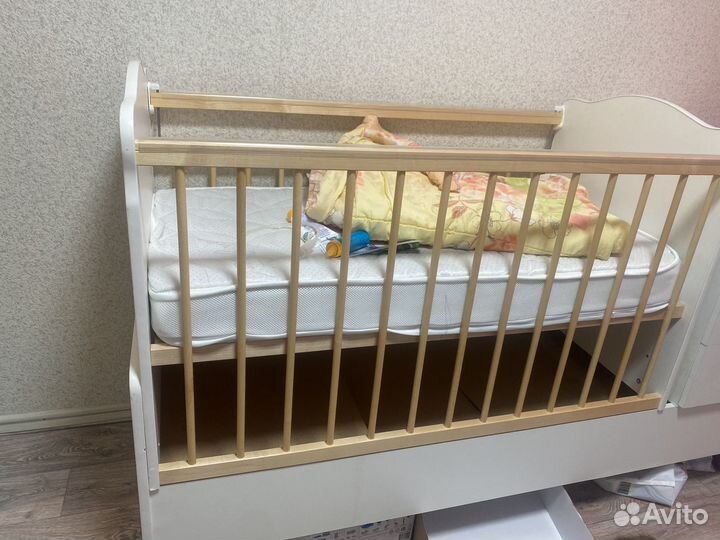 Детская кроватка с маятником трансформер