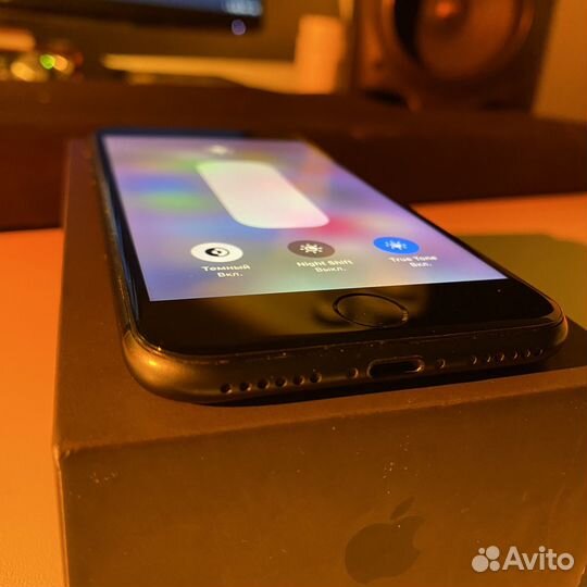 iPhone 8, 64 ГБ