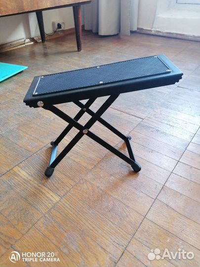 Подставка под ногу гитариста