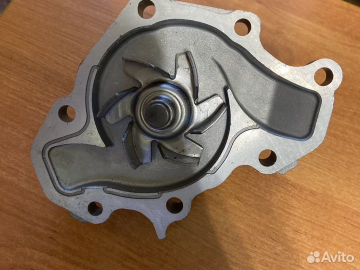 Помпа на Mitsubishi galant