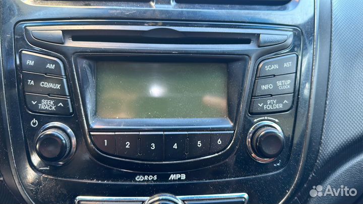 Штатная магнитола на hyundai solaris 1