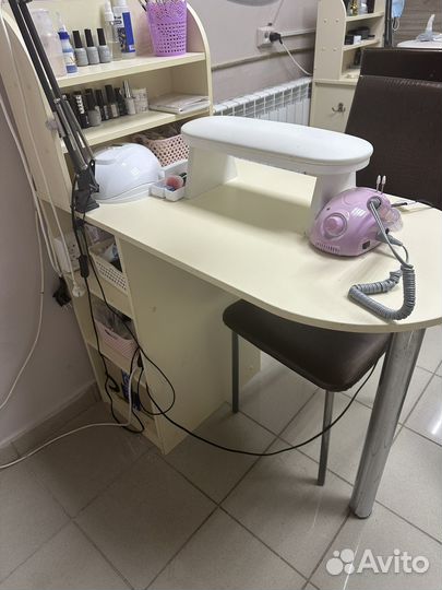 Стол маникюрный с вытяжкой