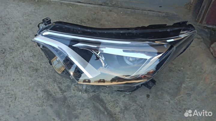 Фара левая Тойота Рав4 40 рестайлинг