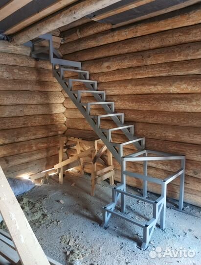 Лестница металлический каркас