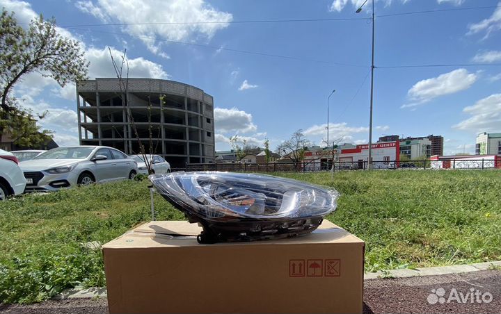 Фара перед правая Hyundai solaris 11-14