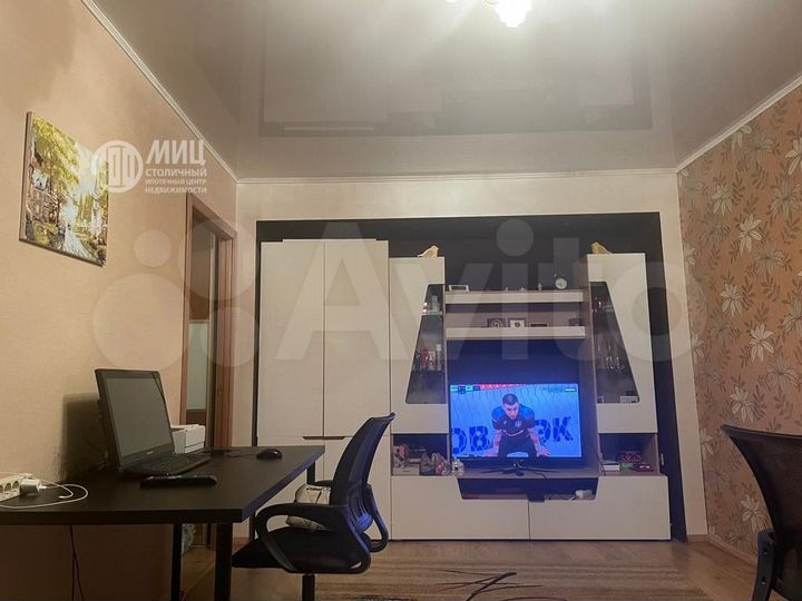 2-к. квартира, 43 м², 1/9 эт.