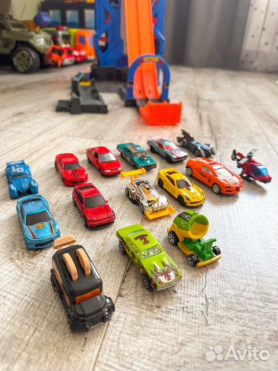 Коллекция машин hot wheels пакетом