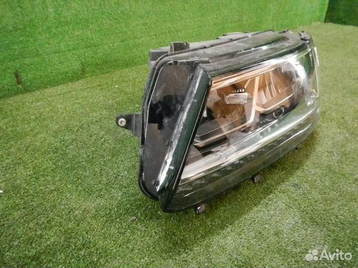 Фара левая Volkswagen Tiguan