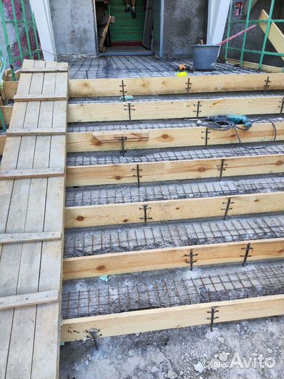 Требуются строители