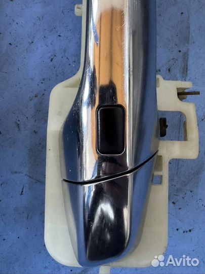 Ручка двери передняя правая hyundai santa fe 3