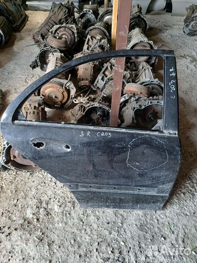 Дверь задняя правая на Mercedes W203