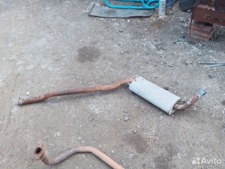 Резонатор ауди 80 средняя часть