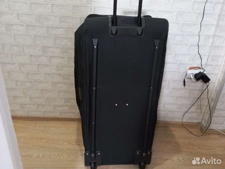 Баул хоккейнный на колесах