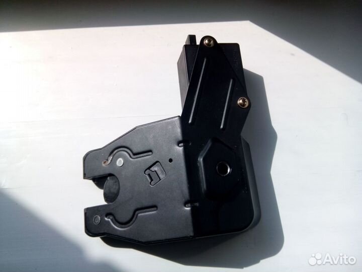 Замок крышки багажника bmw 5 E61 универсал