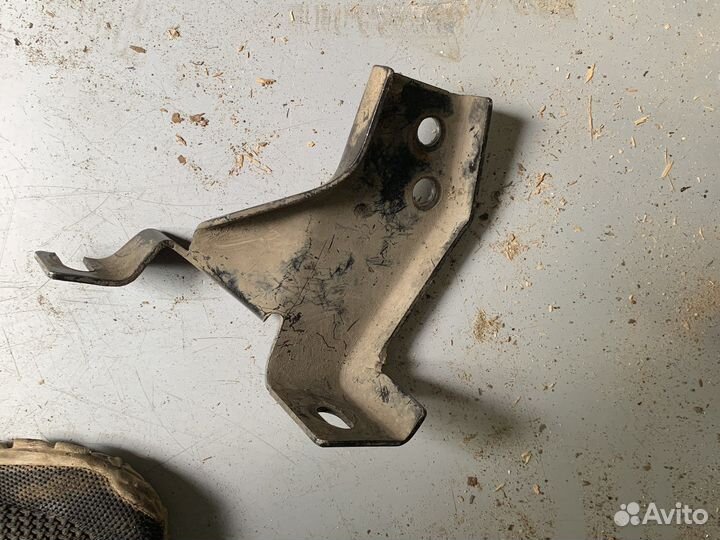 Кронштейн катализатора megane 3