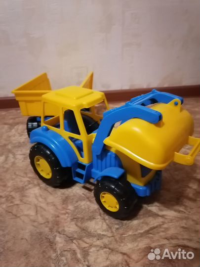 Большой Трактор с прицепом отличное состояние