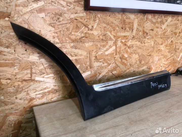 Накладка двери задняя правая Kia Sorento