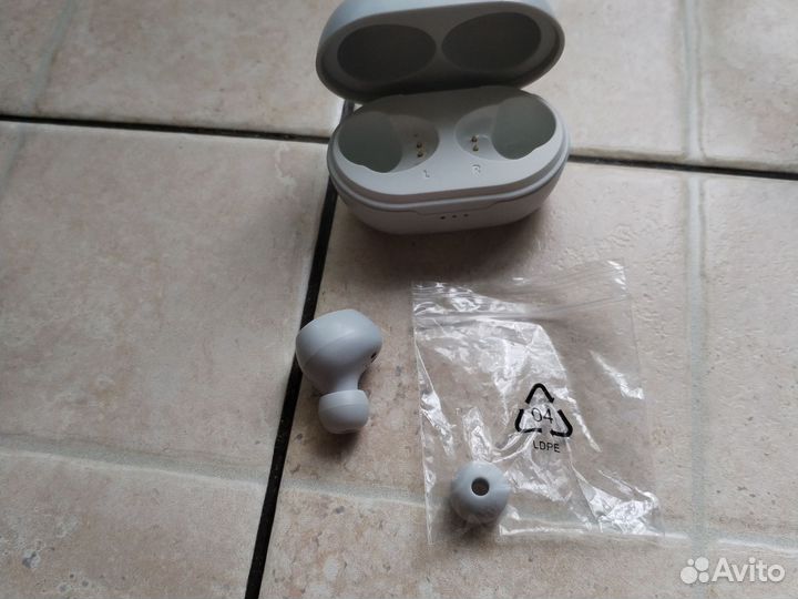 Беспроводные наушники jbl