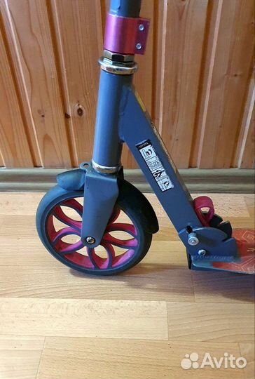 Самокат на больших колесах