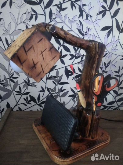 Светильник из дерева с органайзером