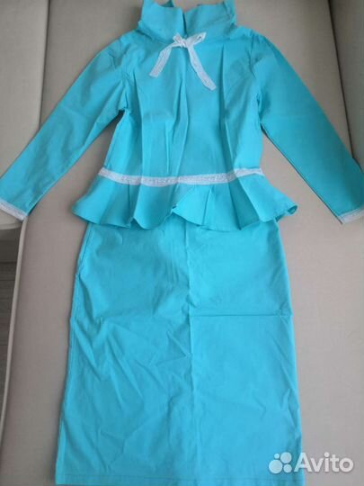 Яркий костюм