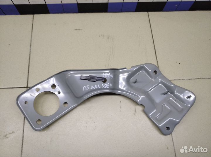 Кронштейн (сопут. товар) Hi Lux 2015