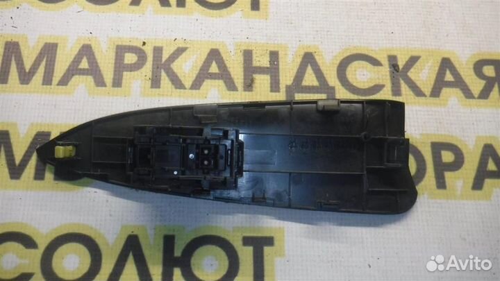 Кнопка стеклоподъемника Toyota RAV4 (XA30) 2005-2