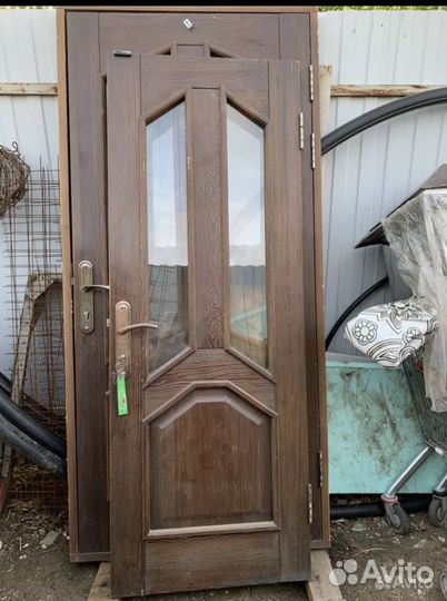 Дверь деревянный