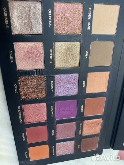 Палетка теней huda beauty