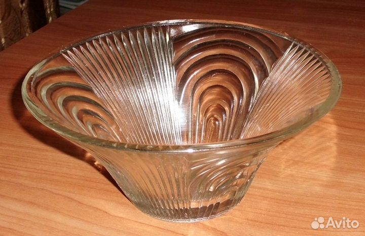 Ваза стекло прозрачное рельефное СССР диам 22 см